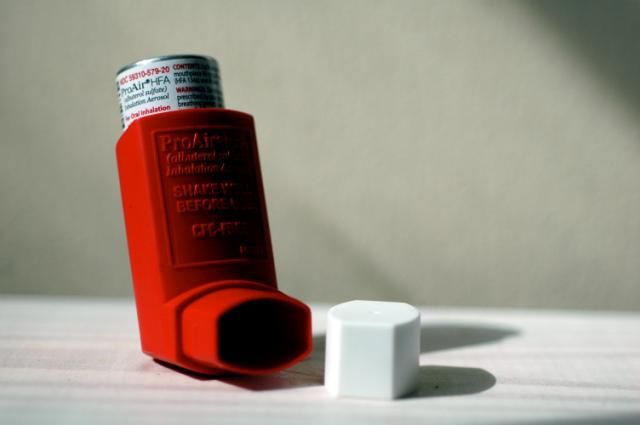 asthma inhaler, NIAID (CC-BY)