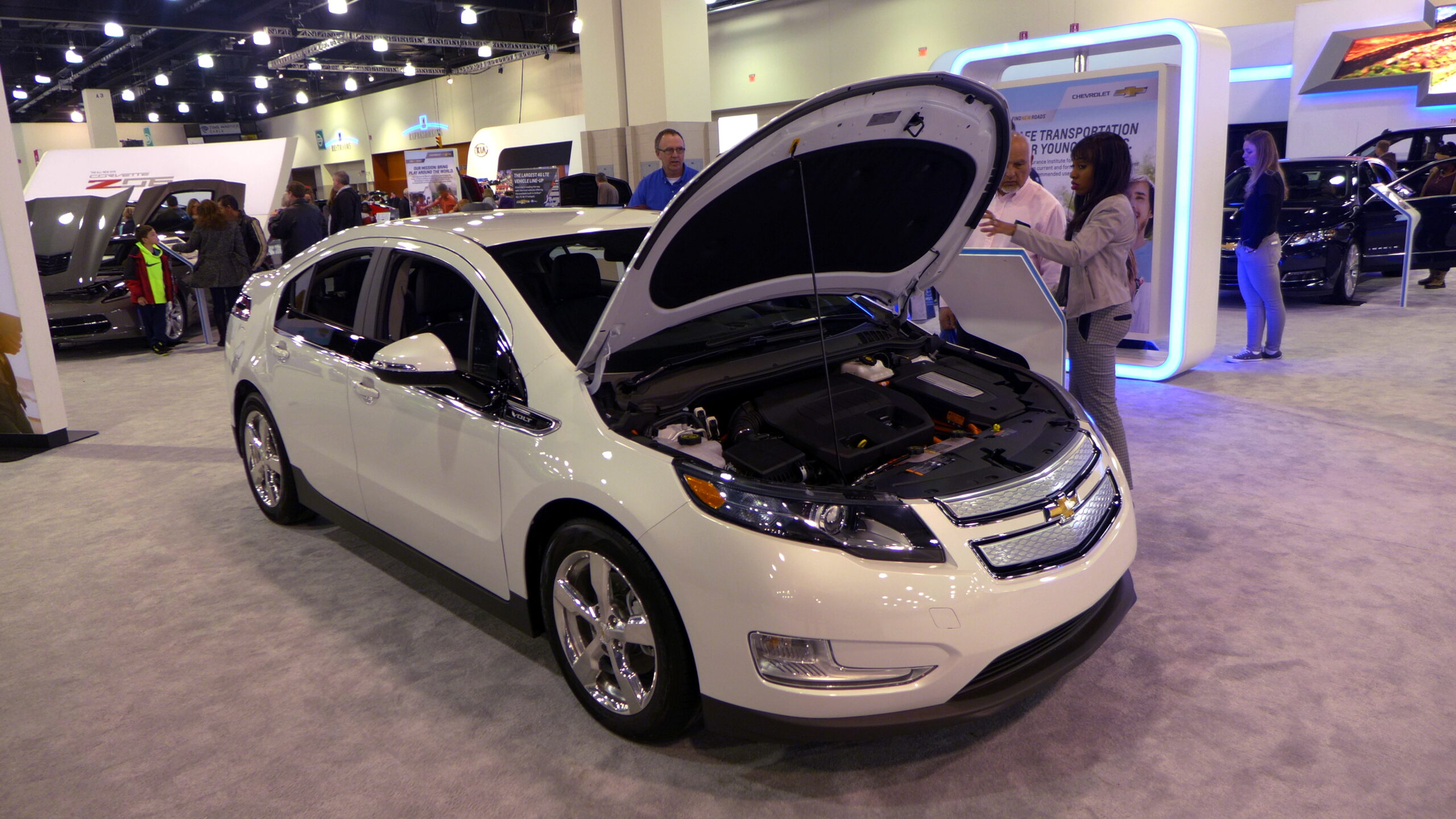 Automakers Flaunt Alternative Fuel Vehicles At Milwaukee Auto Show