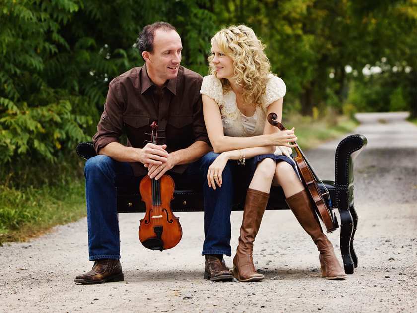 Photo of fiddlers Donnell Leahy and Natalie MacMaster