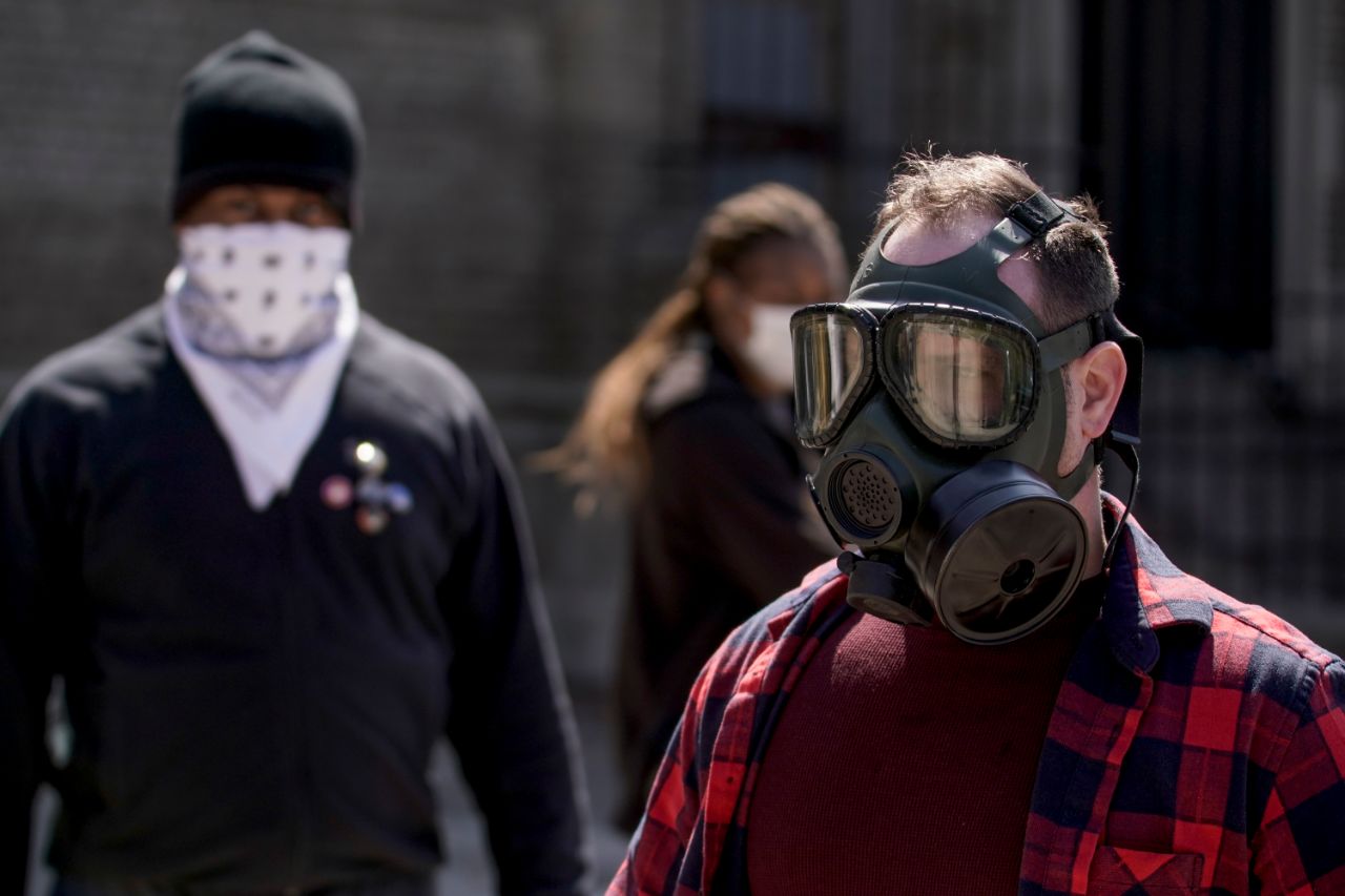 Voters in gas mask, bandana