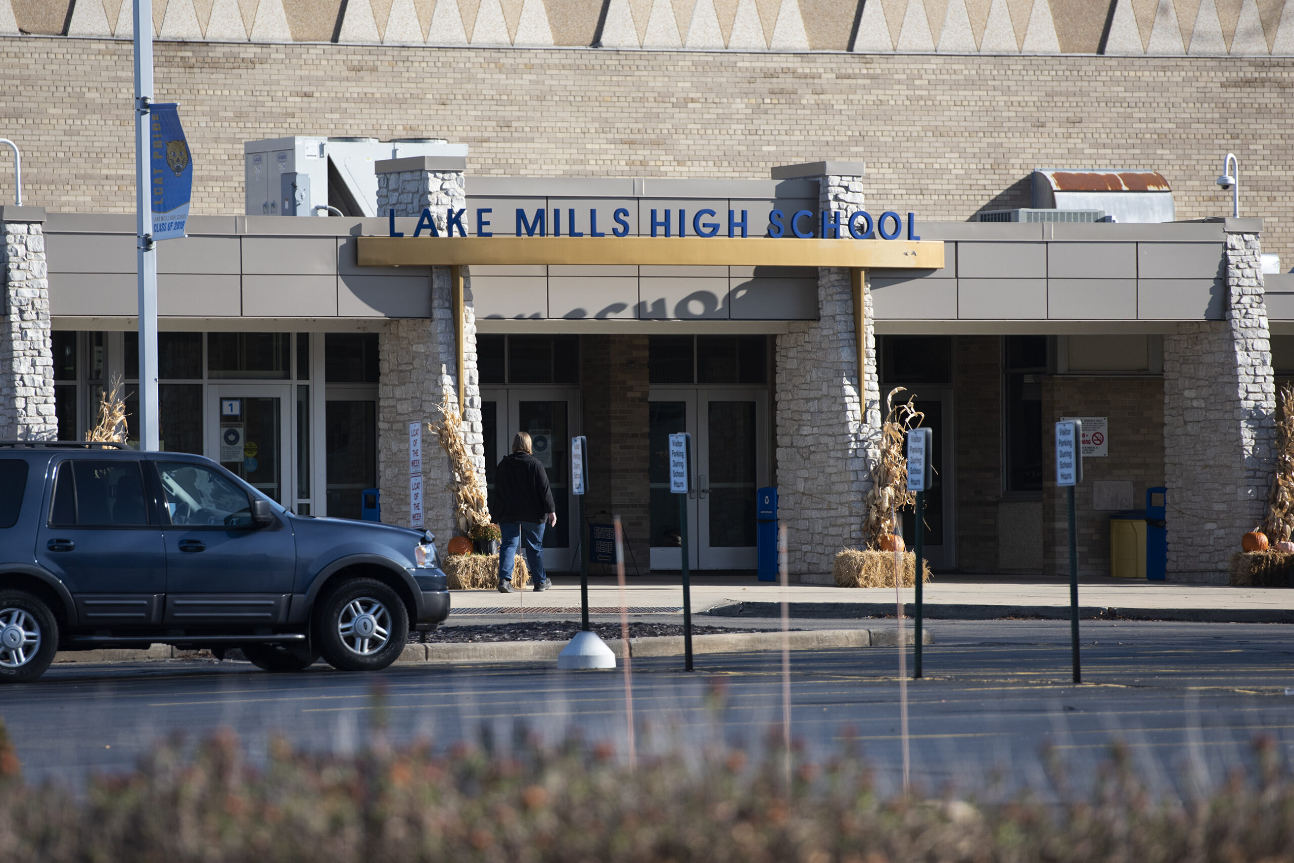 Lake Mills Teachers File Safety Grievances Push For Virtual Learning WPR