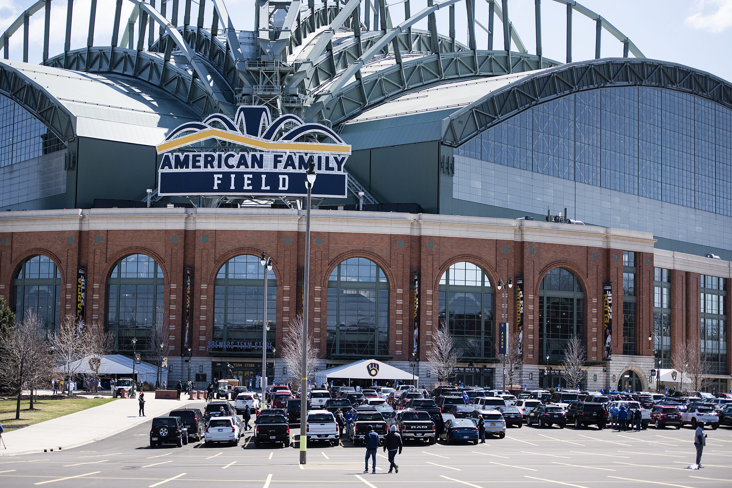Milwaukee Brewers’ $290M stadium deal struck out, but a new coalition is working to keep team in Wisconsin