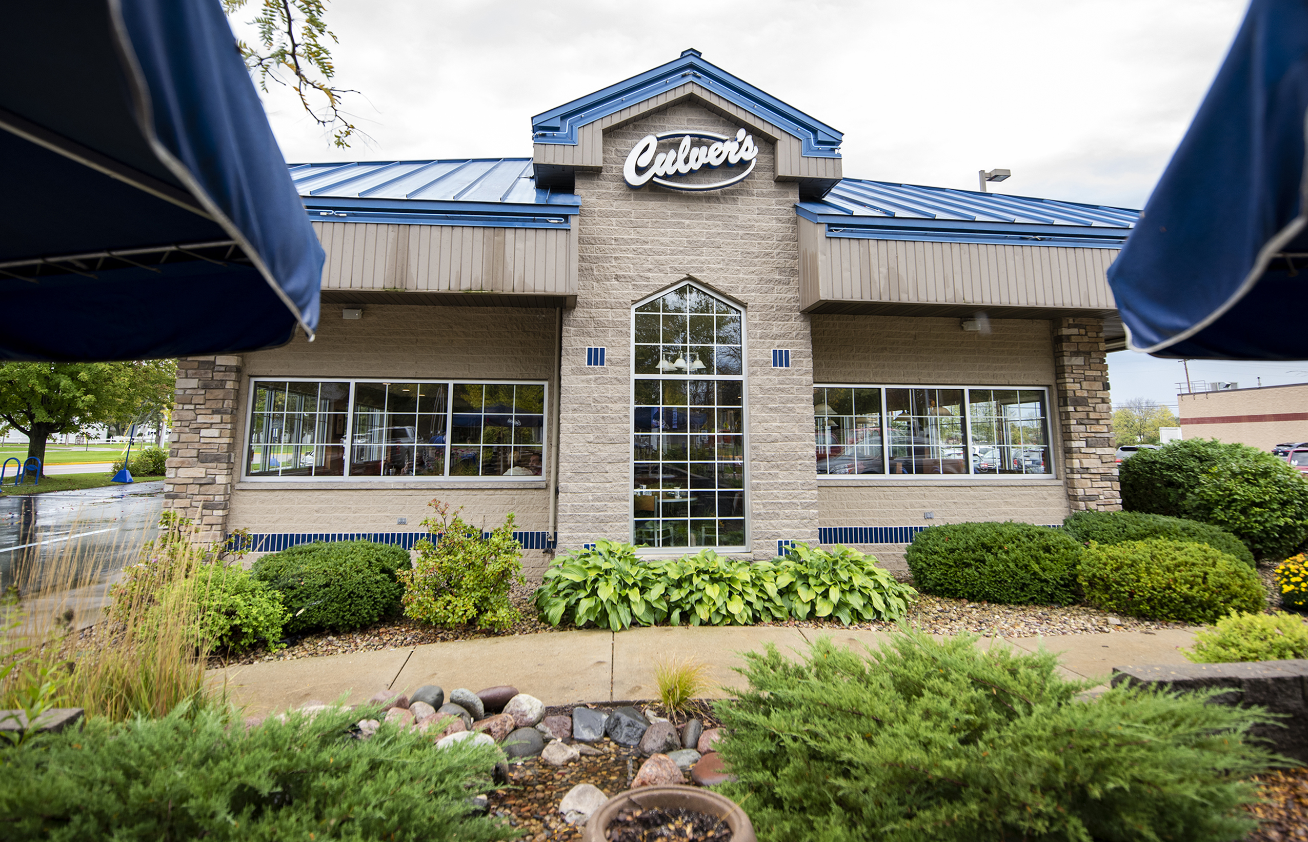 The outside of a Culver's restaurant.