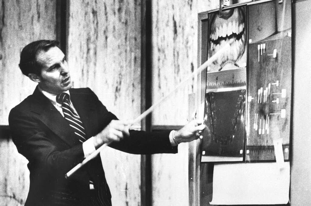Forensic odontologist Dr. Richard Souviron points to a blown-up photograph of accused murderer Theodore Bundy's teeth during Bundy's murder trial in Miami, Fla., on July 18, 1979. Dr. Souviron, one of the prosecution's key witnesses, is showing the jury t