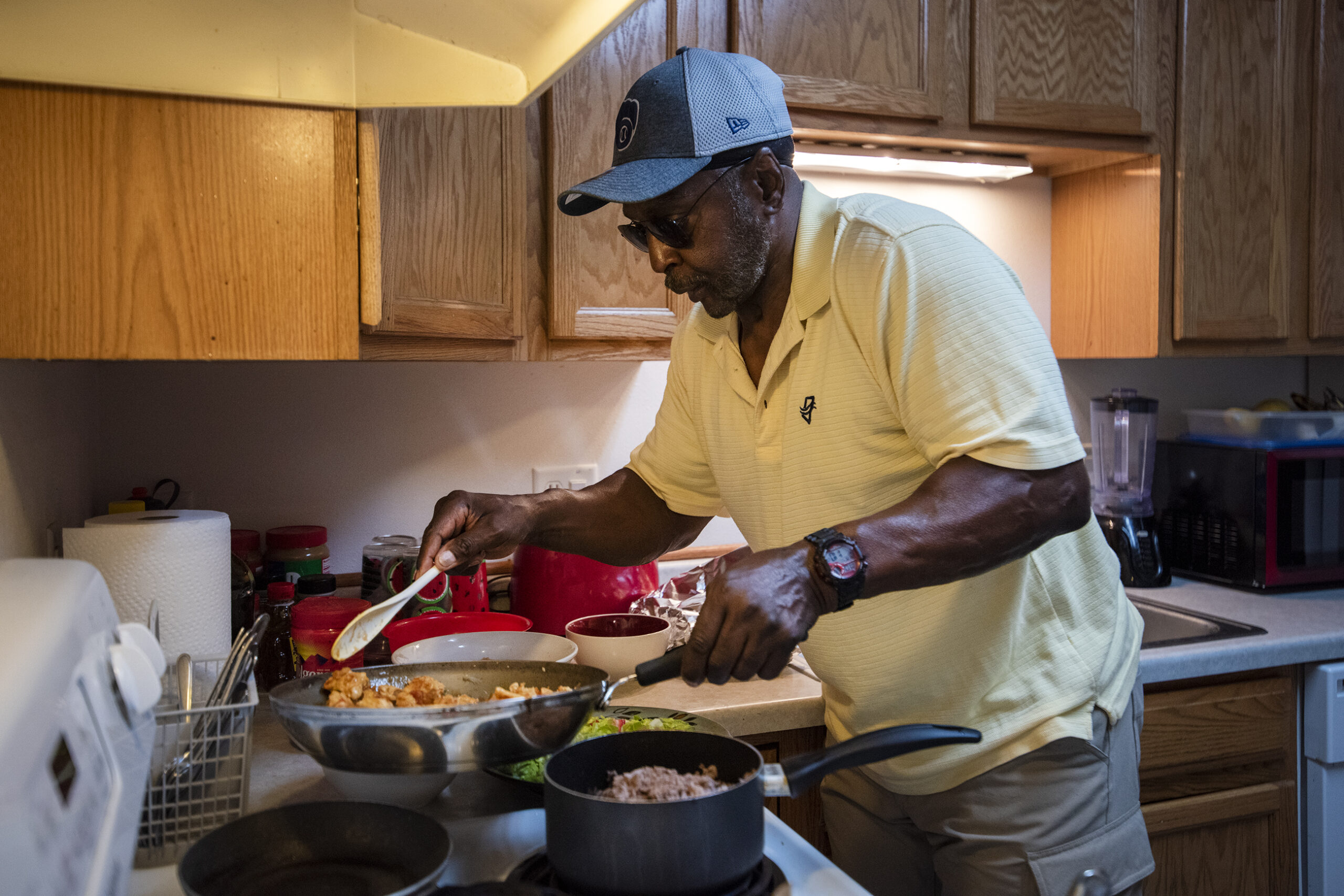 Osvaldo Durruthy cooks in his home