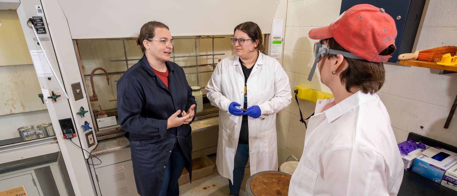 UW-Eau Claire works on anti-corrosive pigment as part of defense subcontract