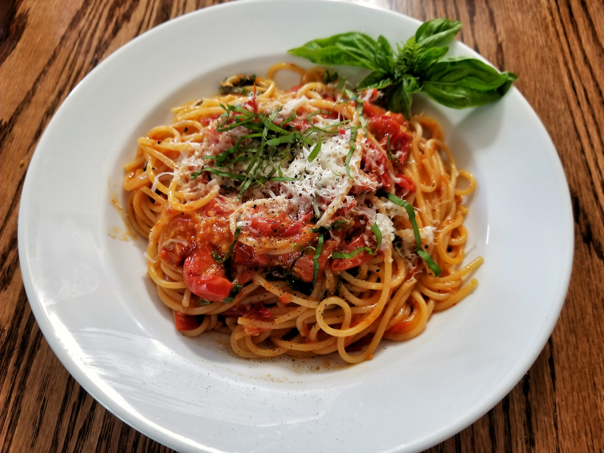 Brie Spaghetti with Tomatoes and Basil