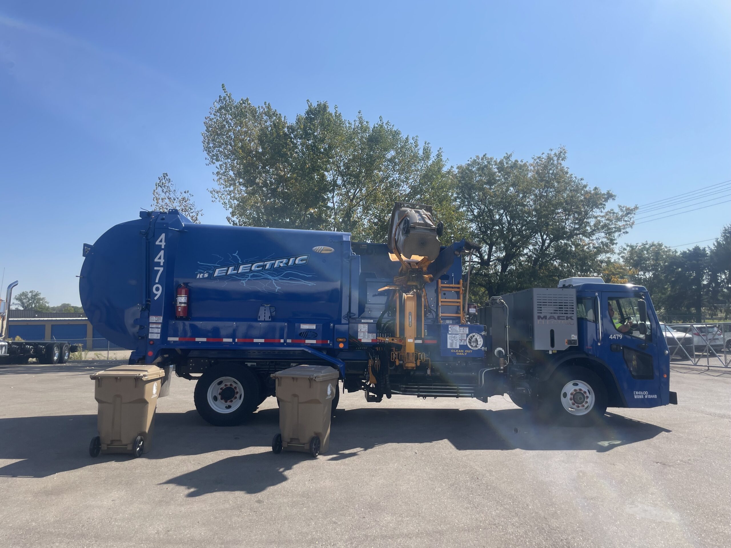 Wisconsin’s first electric garbage trucks hit Madison streets