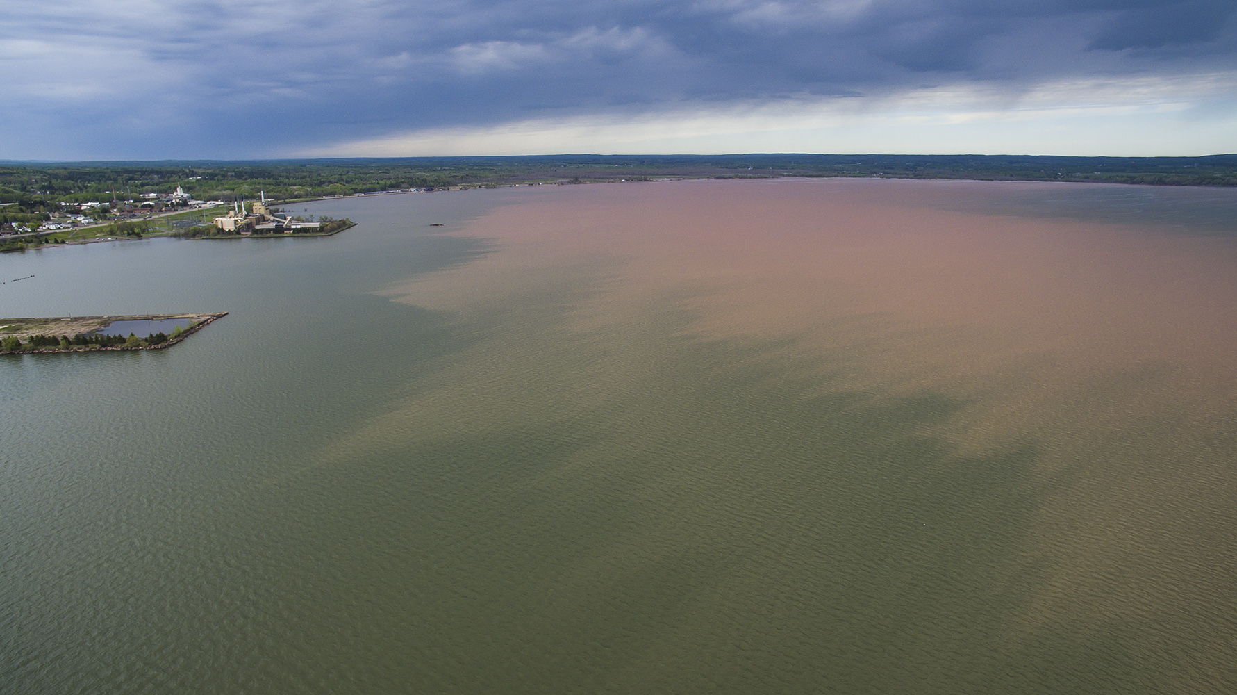 Despite high nutrient levels, a Lake Superior bay avoids algae blooms