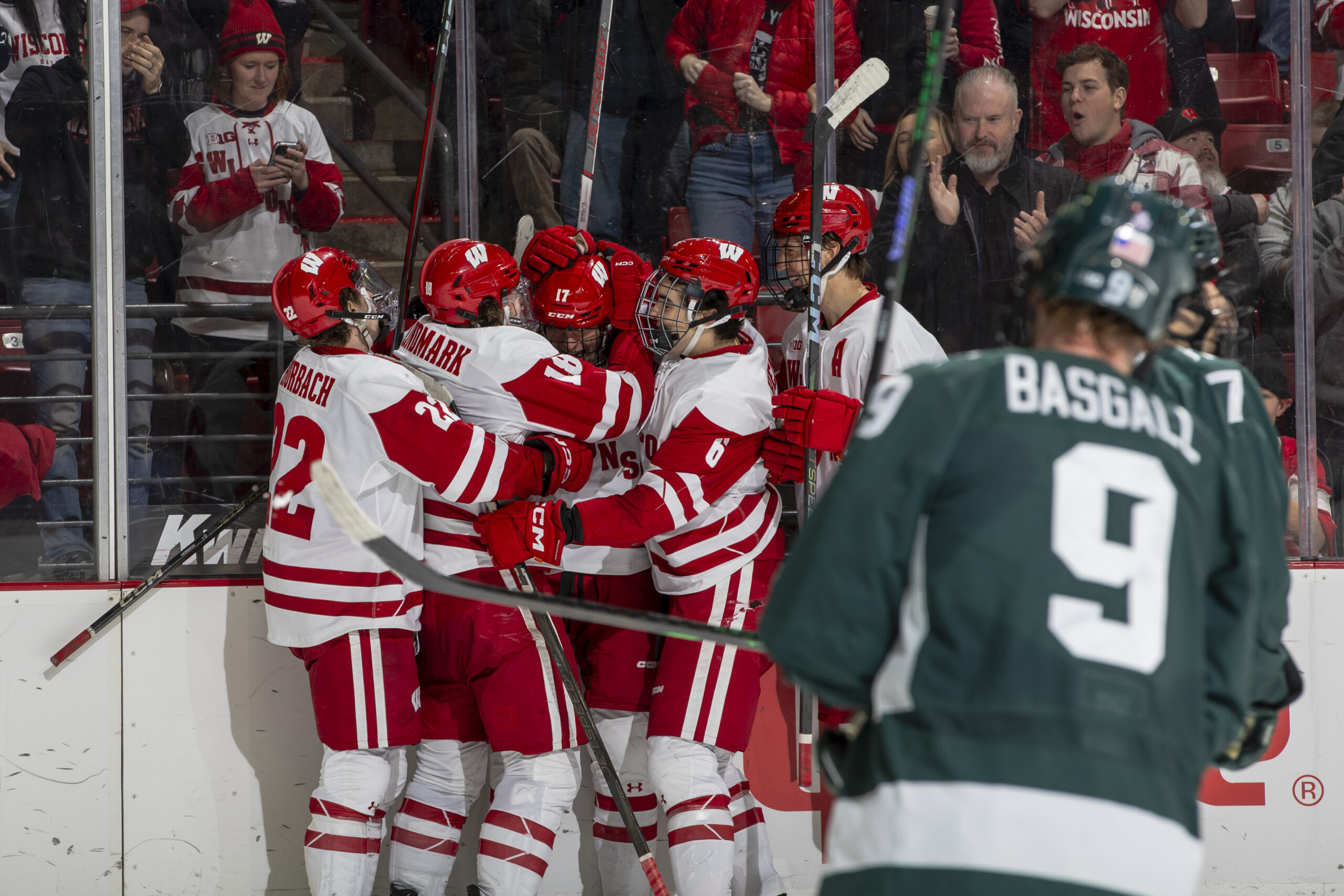 UW-Madison men’s and women’s hockey teams gear up for outdoor games at Wrigley Field