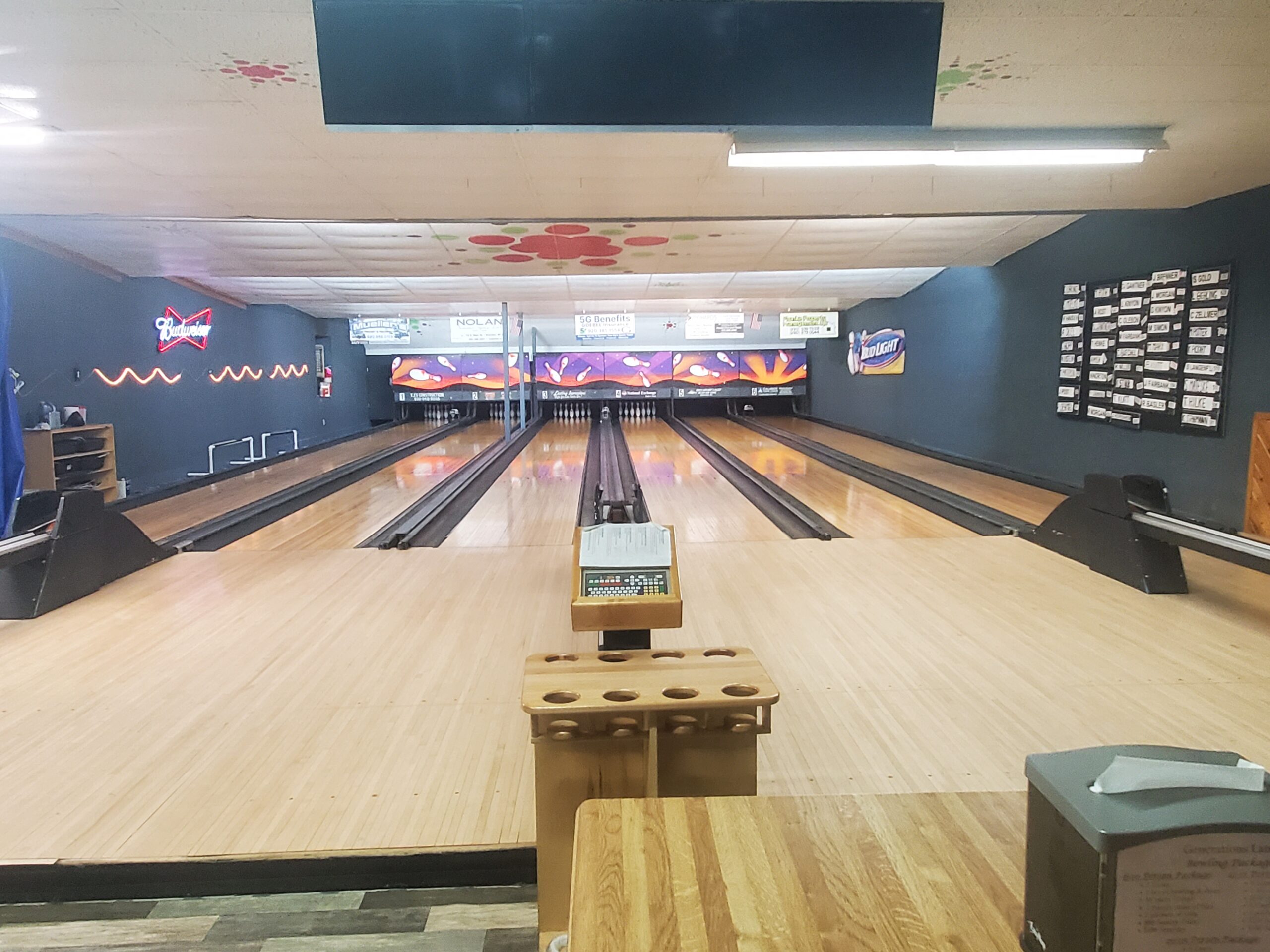 Long-running Wisconsin bowling alleys adapt offerings to keep up with changing industry