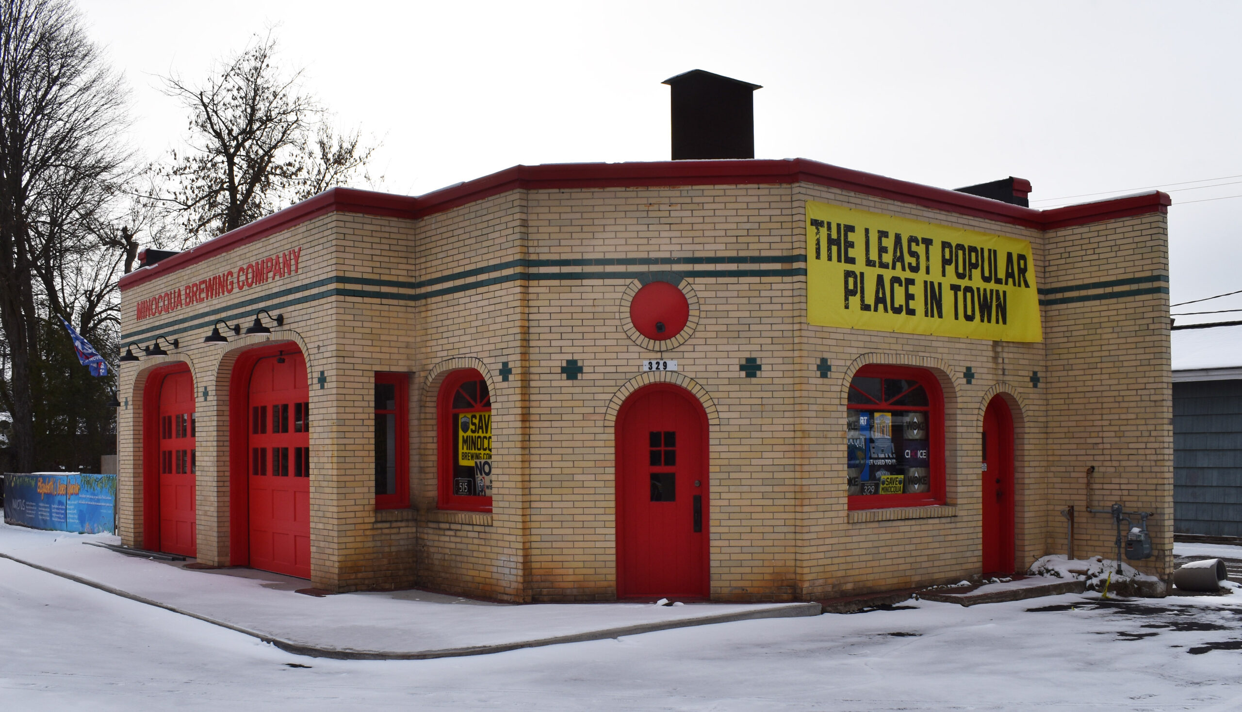 Minocqua Brewing Company building with banner reading "The Least Popular Place in Town."