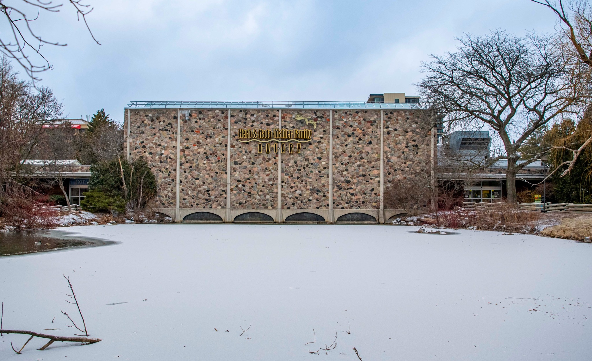 Milwaukee County Zoo closing aviary to protect birds from avian flu